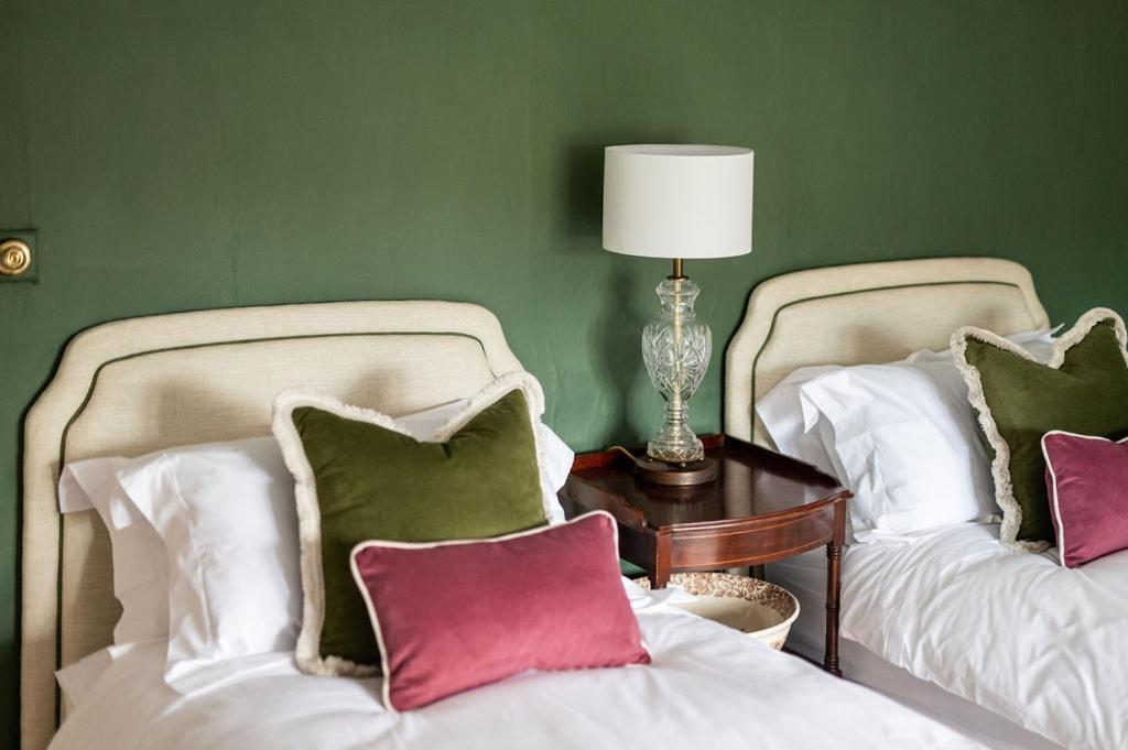 Colston Bassett Martin Arms Bed & Breakfast エクステリア 写真